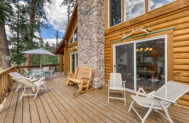 Atmospheric mountain cabin with balcony & firepit - three miles from Purgatory