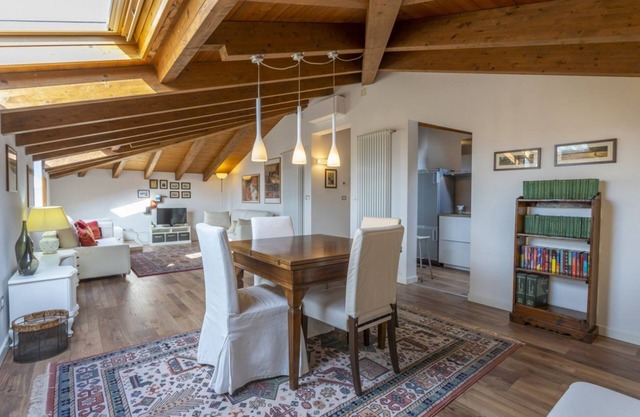 Attic in the green with Parking and Wifi/AC