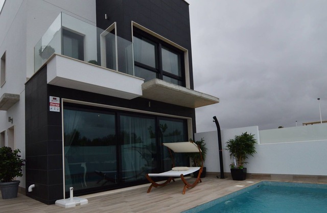 Attractive Holiday Home in San Pedro del Pinetar with Garden