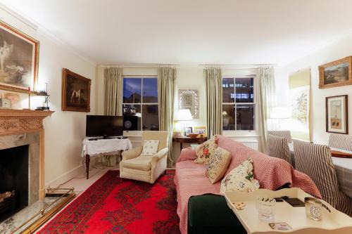 Attractive Chelsea apartment for four