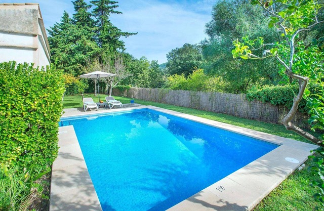 Attractive Countryside Retreat, Idyllic Location, Superb Views, A/C, Private Pool close to Pollenca