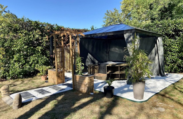 Attractive designer gîte with garden and jacuzzi, between Bordeaux and the Graves vineyards