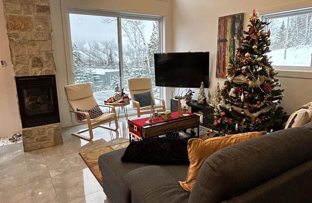 Au Chalet Étoilé À une Minute de Val St-come. Idéal Pour Plusieurs Familles