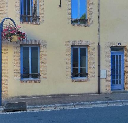 AUBIGNY appartement centre ville 1e étage