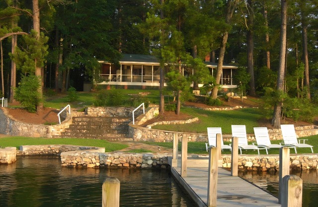 Aubreys Lakewood Cabin -FREE DAY w Qualified Booking- Fishing, Football Friendly