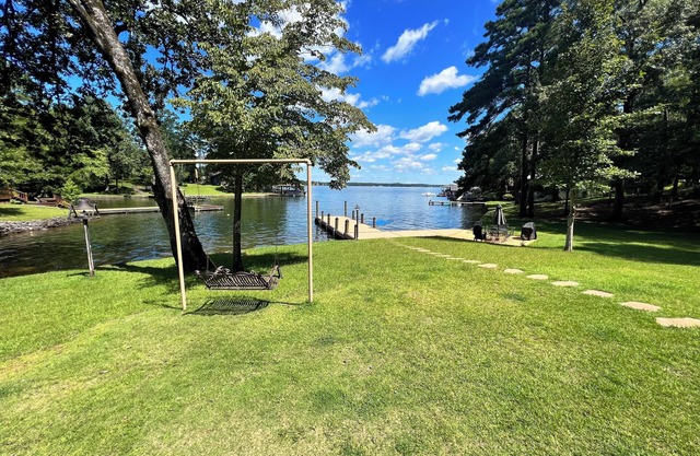 Auburn - Great view and screened in porch - Lake Martin family gatherings