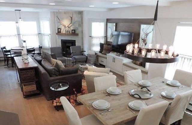 AUGUST SPECIAL! PERFECT 5BR+ Mountain-Modern home; Main St location; VIEWS