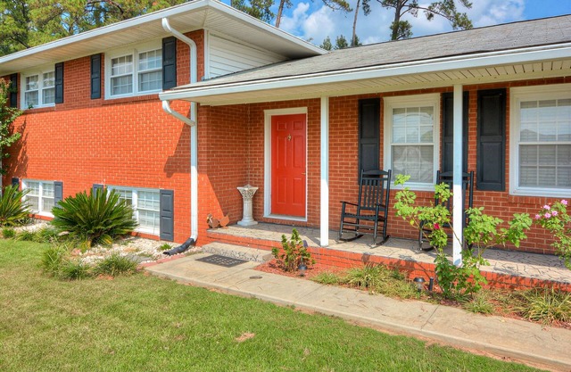 Augusta Oasis - 4 miles from Augusta National! Swim & Eat - Relax & Rest !!