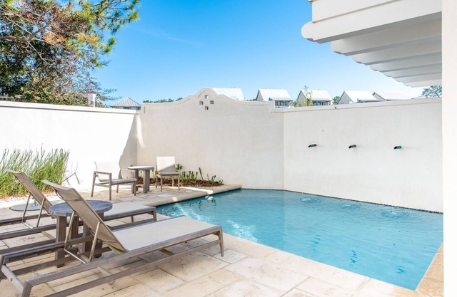 Austen Cottage & Carriage House - Ultra Comfort Meets Modern Chic