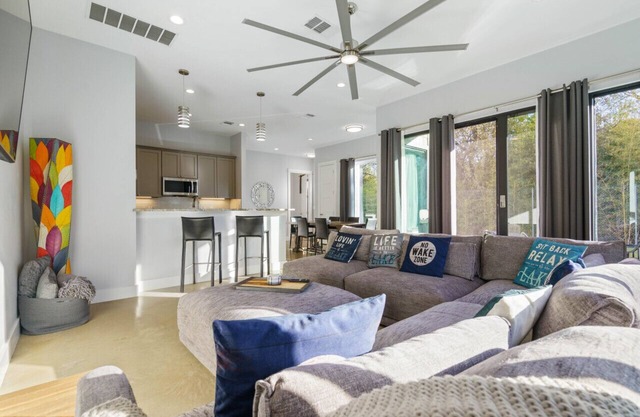 Austin Oasis Escape | Walk to Lake | Boat Launch