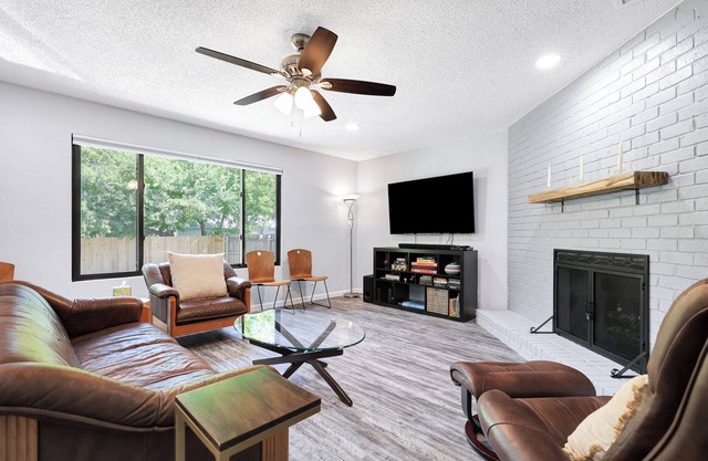 Austin Retreat | BBQ Yard Office WiFi Games Pets