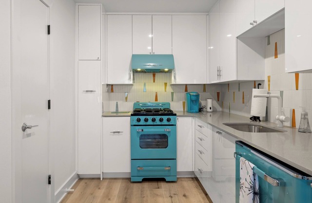 Austin Retro-themed 2-bedroom 2-bath condo near South Congress and Downtown