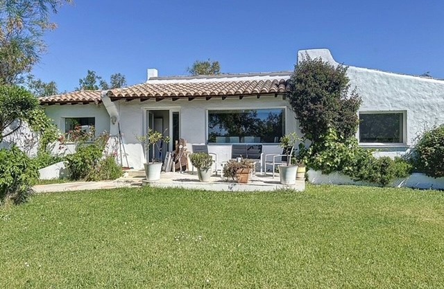 Authentic mas for 8, pool and blooming garden