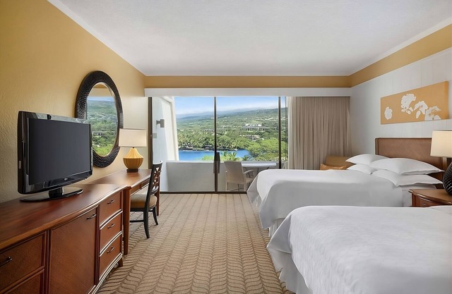 Authentic Charm Of The Action-Packed Kona Coast! 3 Spacious Suites, Dining, Pool