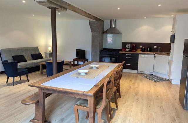 Authentic Cottage in Villemurlin with Garden and Parking