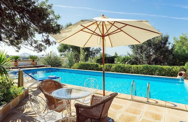 Authentic Mallorcan Country House, A/C, Private Pool, Amazing Views 20 mins walk to Port de Pollensa