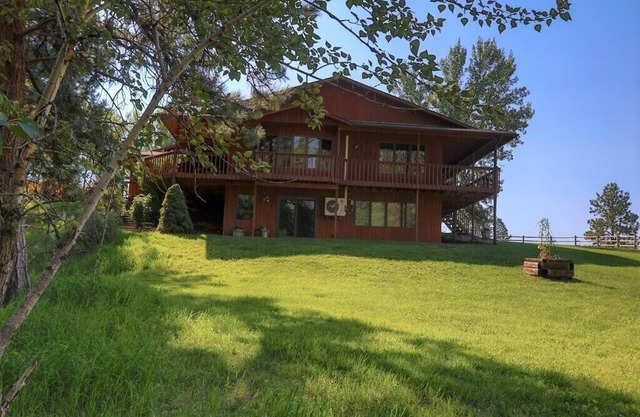Authentic Montana home in the Bitterroot Valley. Quiet, peaceful, and secluded