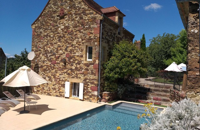 Authentic Périgourdine stone house (comfort and pool)