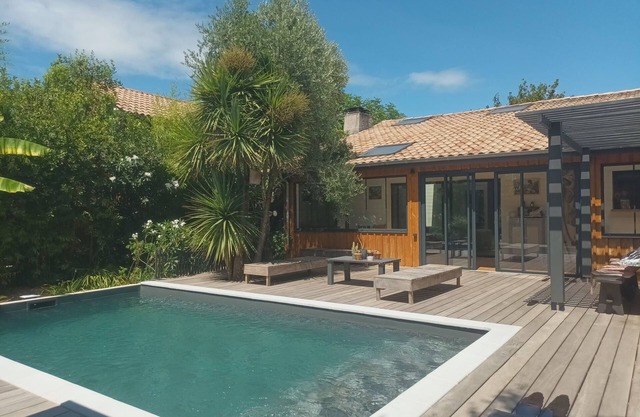 Authentic wooden villa 200 m2 - 4 bedrooms, terrace, swimming pool, LA VILLA JO