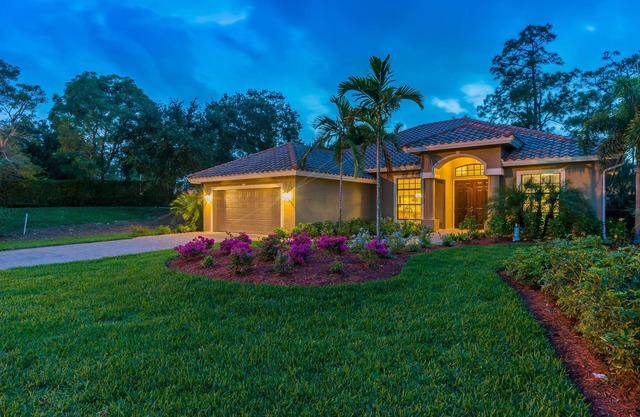 Available 2026 Season ! YOUR OASIS! NEWER home POOL. 4 miles to Beach&downtown!