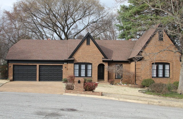 Awesome 3-bedroom house with pool in wonderful Memphis.