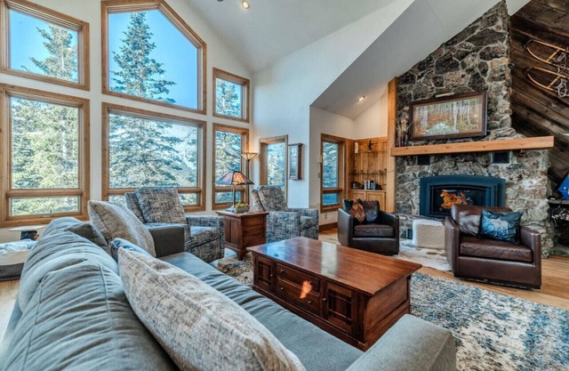 Awesome 6Bed/4Bth MT Cabin, Hot Tub/Views