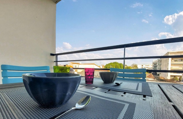 Awesome apartment in Royan with kitchen
