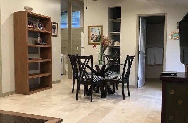 Awesome Beachside Cottage Located Just Steps Away from Kailua Beach