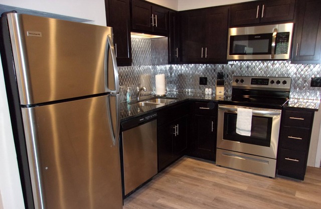 Awesome, Fully Furnished, Short Term Rental near Midtown - Downtown