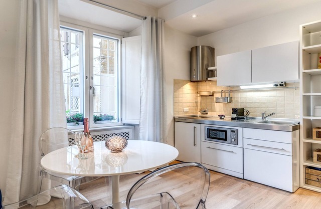 Awesome! Fully renewed, luxury property *last minute!