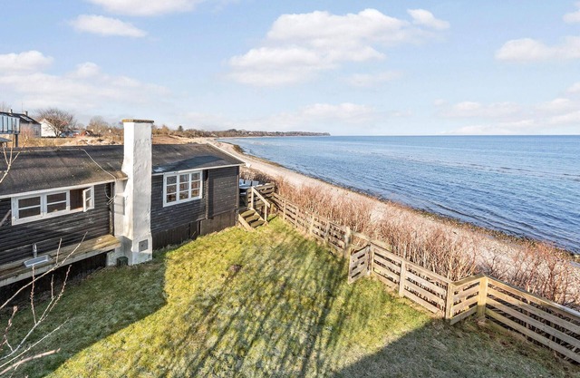 Awesome home in Dronningmølle