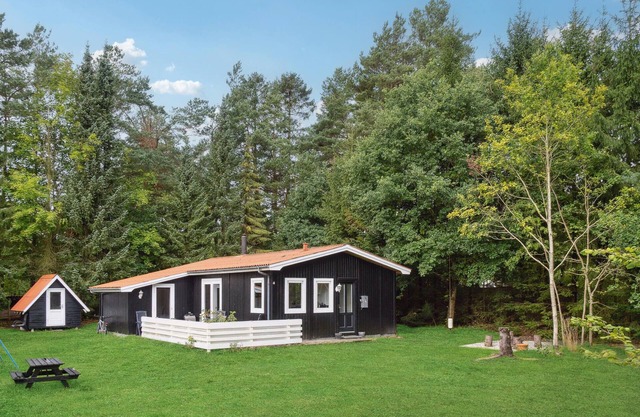 Awesome home in Glesborg with WiFi