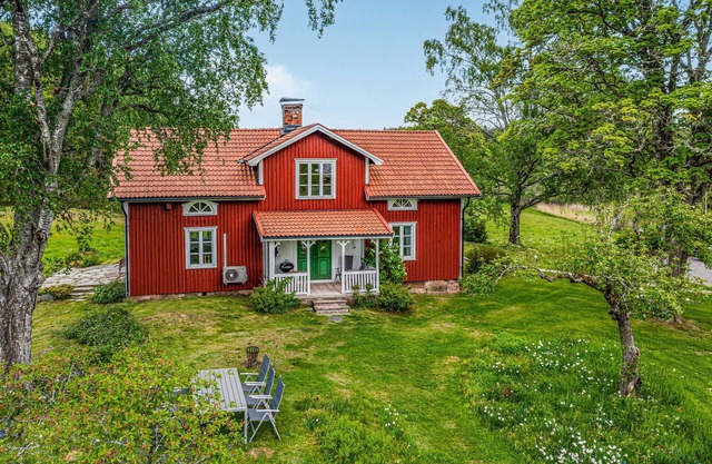 Awesome home in Långserud with WiFi