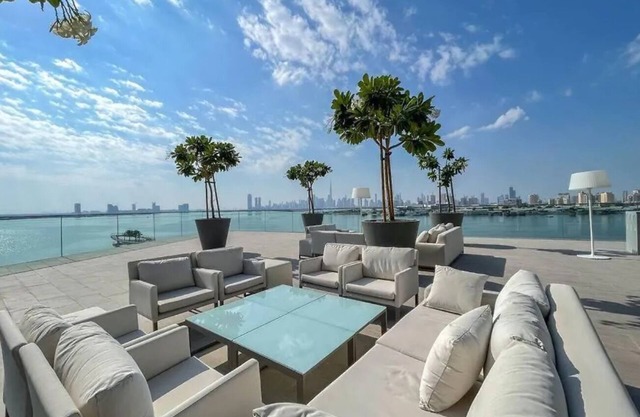 Aya - Elegant 1BR Apartment With Balcony and Creek Views