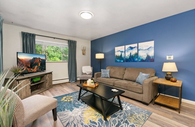 Azure Suite | Walkable Old Town Condo w/Park View