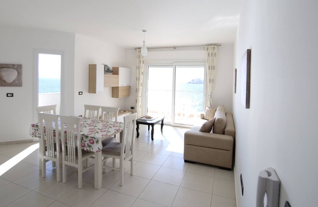 Azzura Sea View Apartment - Sea Horse