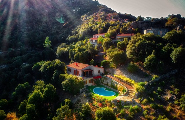 Balagne between sea and mountains: spacious villa, heated swimming pool, beach a
