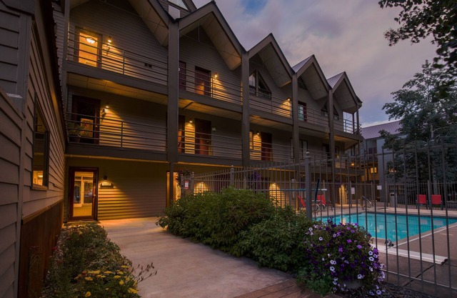 Balcony,Steps to Chair Lift,Close to Dining/Shopping, Saline Pool/Hot tub