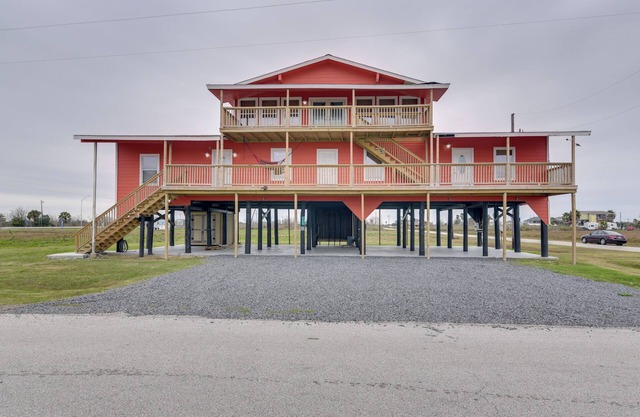 Balcony & Sunset Views: Coastal Port Bolivar Gem