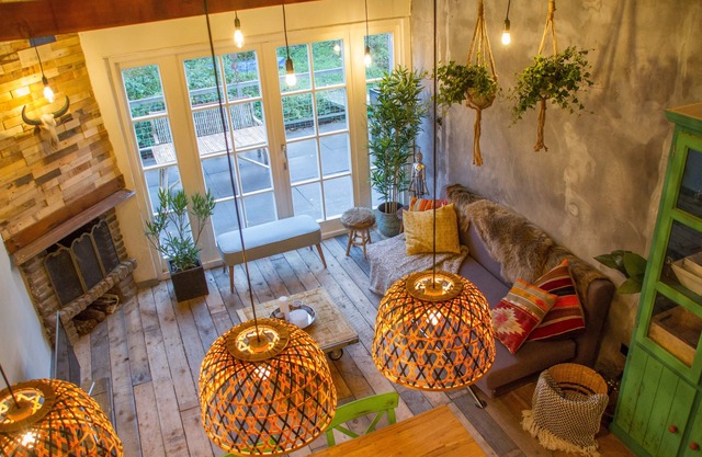 Balistyle guesthouse in the forest near Amsterdam with Hottub