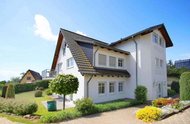 Balkon mit traumhaften Meerblick, gratis Nutzung vom AHOI Erlebnisbad und Sauna in Sellin Dünenhaus FeWo05