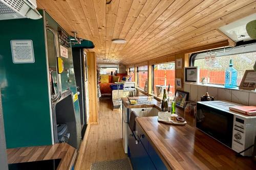 Ballinadee Bus - Boutique Bus Accommodation