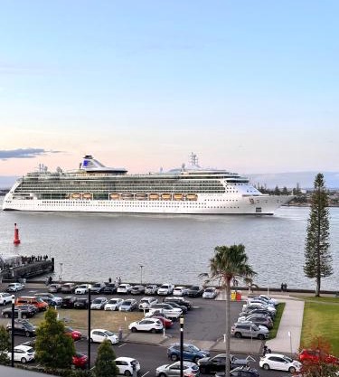 Balmoral on Scott - Harbour Front Perfection
