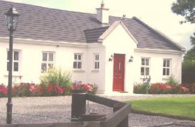 Banagher: Ashtree Cottage-A House with Character in Centre of Ireland near the River Shannon