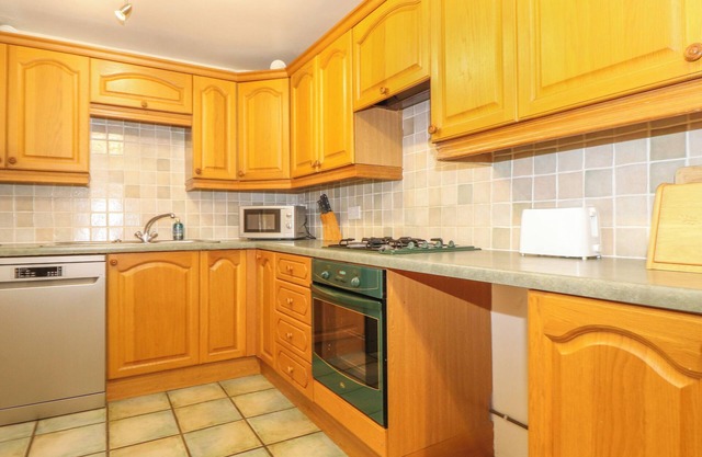 BANK BARN AT POUND FARM, character holiday cottage in Kendal