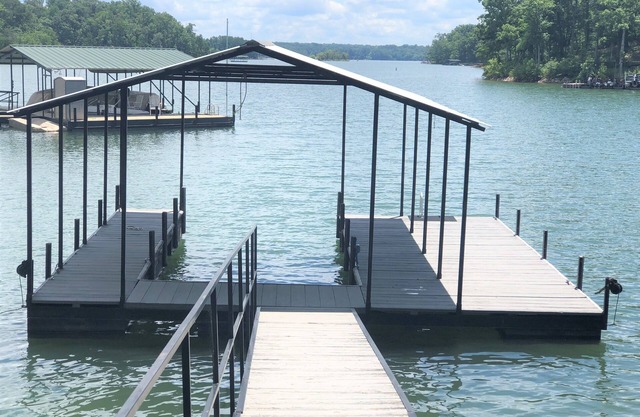 Bannister Cottage – Lakefront Getaway w/Dock, Porch & Views, 20 mins to Clemson