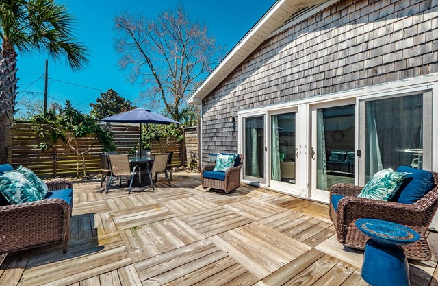 Barefoot Bungalow | Pet Friendly, Near Beach!
