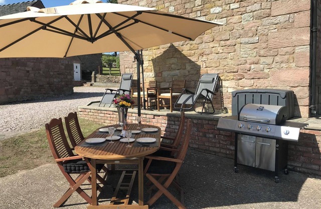 Barn Conversion - Sleeps 4 - Pet friendly - Garden