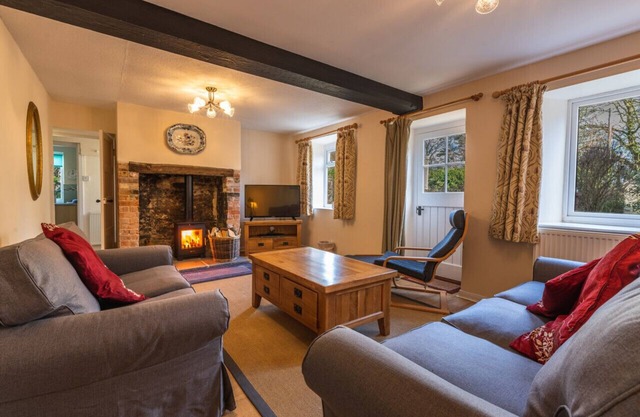 Barn Cottage - Three Bedroom House, Sleeps 6