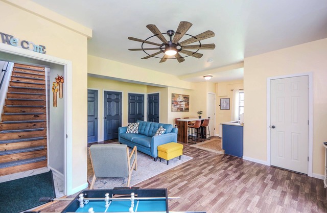 Barndominium with Mountain Views & Hot tub! Pets Welcome!